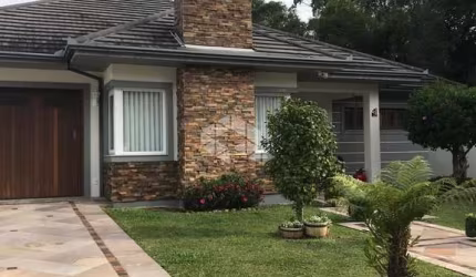 Casa térrea com 3 dormitórios em Gramado