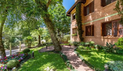 A venda apartamento de 1 dormitório, localizado a 750 metros da Rua Coberta de Gramado.