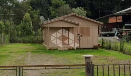 casa de madeira, 1 dormitório,  terreno 381m², localizado bairro moura