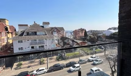 A venda apartamento de 2 dormitórios sendo 2 suítes, localizado em Gramado.