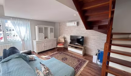 Elegância e Conforto em Canela: Residência de 3 Pavimentos com Suítes e Garden