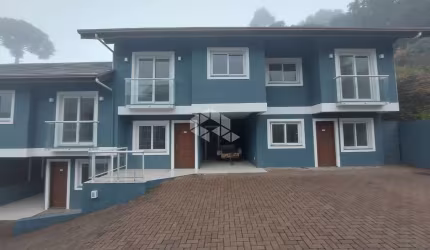 Casa geminada 86m² , 2 suítes, localizada no bairro Sesi