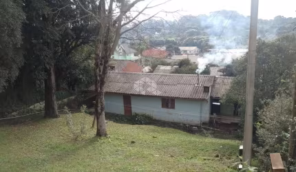 casa 62m², com terreno 587,20m², com 2 frentes, localizado na rua Dona Francisca , bairro Carniel