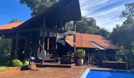 Excelente casa com 4 dormitórios em Gramado