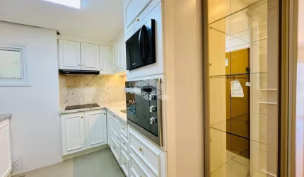 A venda apartamento de 1 dormitório sendo 1 suíte, localizado no centro de Canela.