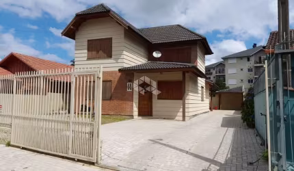 casa 3 quartos  com piscina em Canela/RS