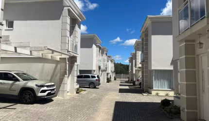 Casa geminada três dormitórios em Canela