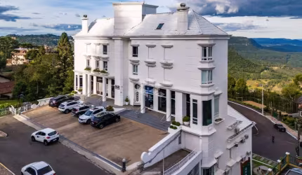 Apartamento com dois dormitórios junto ao centro de Gramado