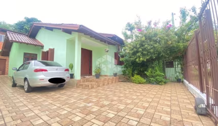 Casa Alvenaria com sobrado em construção nos fundos
