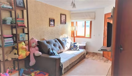 Casa com 2 dormitórios / 2 vagas