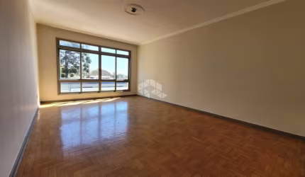 Apartamento com 3 dormitórios e 4 vagas na Av. Carlos Gomes