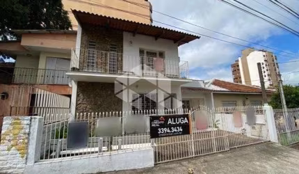 Casa com 5 dormitórios, 3 banheiros, 2 vagas,  no centro de Canoas