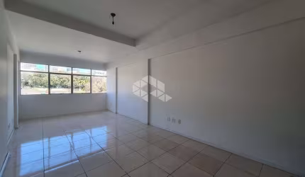 Sala comercial na Avenida Cristóvão Colombo em frente ao Shopping Total