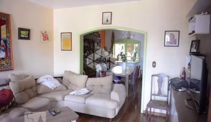 Casa Estilo sobrado com 3 dormitórios, uma suíte no Bairro São Jose