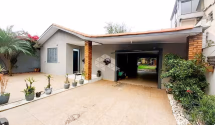 Vendo casa em Canoas, no Nossa Senhora das Graças. casa recuada com pátio bem amplo, com 3 quartos, 1 banheiro, garagem para 2 carros.