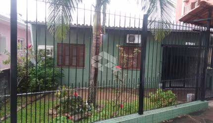Casa a com 3 quartos e 2 banheiros no centro de Canoas