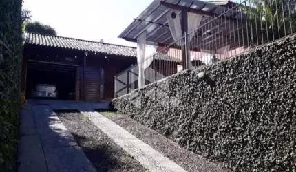 Casa de 2 dormitórios com pergolado e pátio amplo - Nova Santa Rita