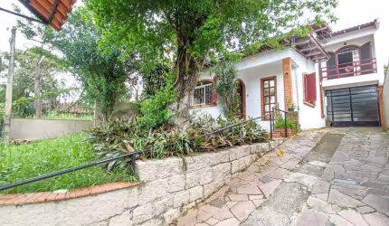 Casa à Venda, 3 dormitórios e 1 com sacada - Bairro Nossa Senhora das Graças