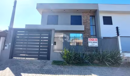 Casa com 3 dormitórios, suíte, garagem para 2 carros em Novo Hamburgo