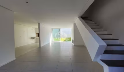Sobrado à venda, 3 dormitórios, suíte, 3 vagas,  novo, lareira, churrasqueira, Jardim Lindóia, zona norte.