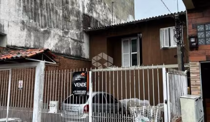 Oportunidade Única! Sobrado de 2 Dormitórios em Área Comercial - Justino Camboim