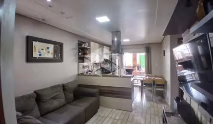 Casa com 2 dormitórios / 2 vagas / piscina e churrasqueira