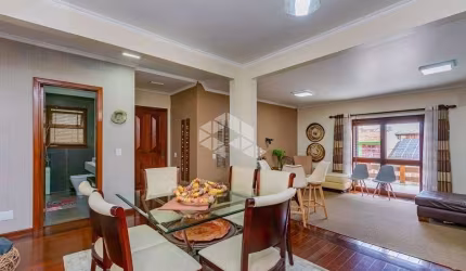 Casa alto padrão no centro de Canoas, 04 dormitórios e piscina.