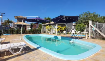 Casa condomínio, 63,00 m² de área privadas, 3 dormitórios, living com 3 ambientes, sala de estar, jantar e cozinha, 2 vagas de garagem, a venda