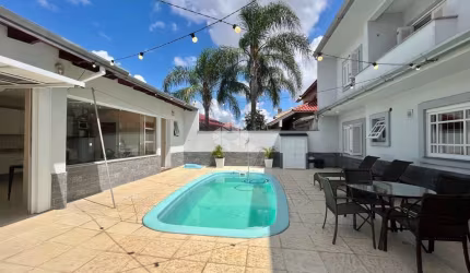 Sobrado de 4 dormitórios, 1 no térreo, piscina, 4 vagas, no Bairro Bela Vista em Canoas!