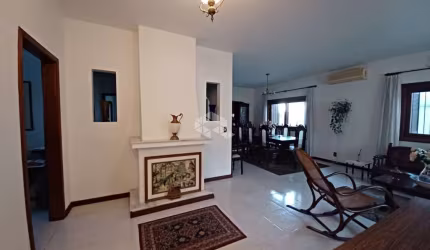 Casa com 3 suítes e 197 privativos no Bairro Marechal Rondon/ Canoas.