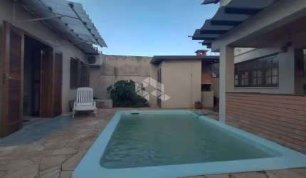 Casa com 03 dormitórios, 03 banheiros, garagem coberta para 04 carros,no bairro Rio Branco, na cidade de Canoas-RS. Aceira Financiamento e FGTS