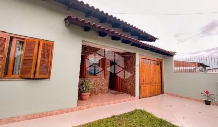 Casa Térrea Semi mobiliada com 3 dormitórios sendo 1 suíte, 3 banheiros, 3 vagas de garagem sendo 1 coberta. No Bairro Estância Velha em Canoas/RS.
