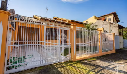 Casa térrea à venda em Canoas, Bairro Moinhos de Vento, com 2 dormitórios, financiamento e espaço para toda a família