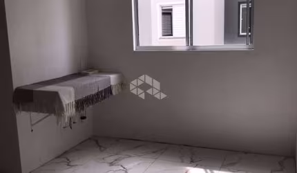 Apartamento 2 dormitórios, banheiro social, cozinha individual, área de serviço, 1 vaga de garagem, infra completa, localizado no Centro.