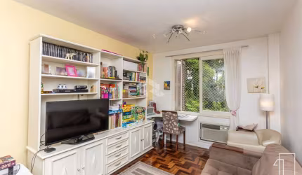 Apartamento no Centro de Canoas, 2 dormitórios, 1 banheiro social com banheira, cozinha e área de serviço.