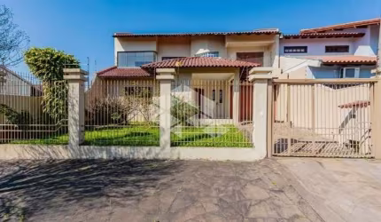 Casa com 4 dormitórios,  2 vagas, bairro Bela Vista, Canoas