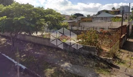 Terreno de esquina de 330m², 10x30 de dimensão. À venda no bairro Nossa Senhora das Graças, próximo à BR116. Aceita financiamento FGTS