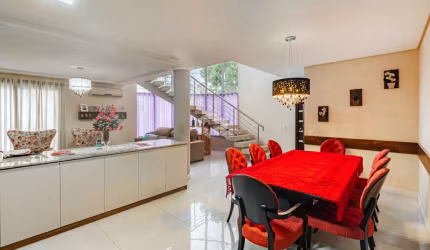 Casa a venda com  4 dormitórios, semimobiliada, com sacada, churrasqueira, 2 vagas cobertas, Aceita FGTS e financiamento, no Mont. Serrat em Canoas