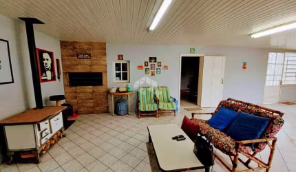Casa de 3 dormitórios, sala de estar e jantar, aceita financiamento no Bairro Rio Branco/Canoas.