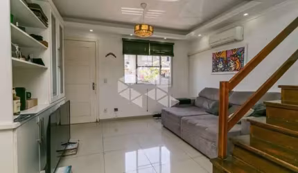 Casa com 3 dormitórios e  1 vaga no Bairro Humaita