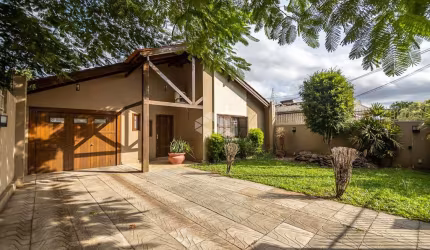 Casa 3 dormitórios sendo 1 suíte, 4 vagas,  lareira, pátio, piscina, à venda no bairro Nossa Senhora das Graças, Canoas. Aceita financiamento FGTS