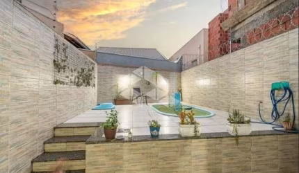 Casa Sobrado, 2 suítes, semi-mobiliado , sala de estar com lareira, sala de jantar, piscina e churrasqueira. Bairro São José- Canoas