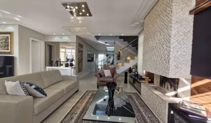 Casa Residencial, podendo ser usada como comercial, com 245 m² 3 dormitórios, 1 suíte com closet, área gourmet e piscina. Moinhos de Vento- Canoas .