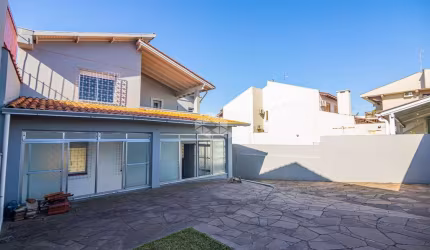 Casa/Sobrado 5 dormitórios com suíte/closet/hidro, pátio à venda no bairro Igara-Canoas