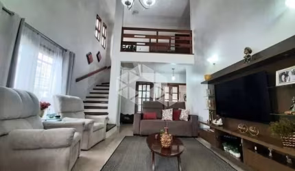 Casa/Sobrado, 4 dormitórios, 1 suíte e 2 vagas,  Moinhos de Vento, Canoas