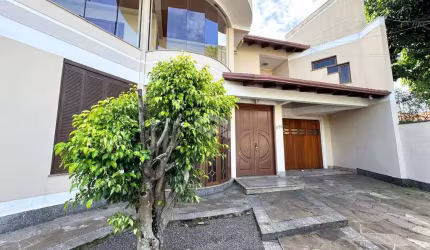 Casa com 3 Dormitórios sendo uma suíte, no Bairro Estância Velha, na cidade de Canoas. Aceita Financiamento Bancário e FGTS.