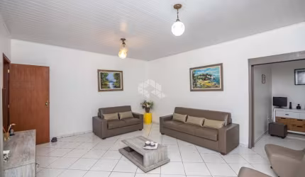 Casa Térrea, com 3 dormitórios, 1 suíte, semi-mobiliado, 2 vagas de garagem coberta, churrasqueira e jardim. Esta casa está à venda no bairro São Luís