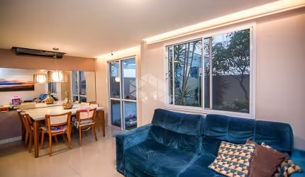 Sobrado finamente decorado com 3 (três) dorm sendo uma suíte próximo ao park shopping em Canoas