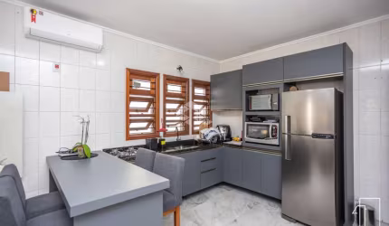 Casa térrea no Moinhos de Vento em Canoas! Aceita financiamento e FGTS!