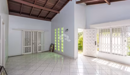 Casa Térrea com 02 Dormitórios, 2 banheiros, pátio. À venda no bairro Marechal Rondon em Canoas/RS. Aceita financiamento FGTS
